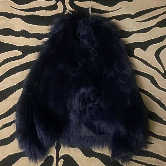 Romeo & Juliet Couture Fur Vest - Picture 3 of 7